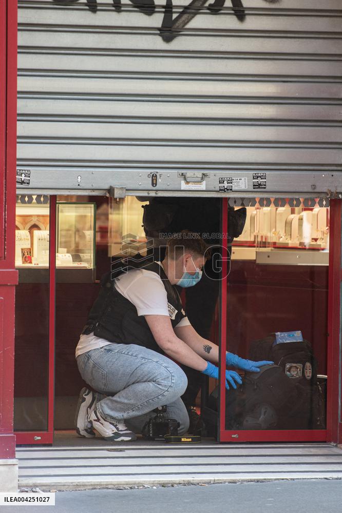 Jewelry Heist at Histoire d'Or in Paris