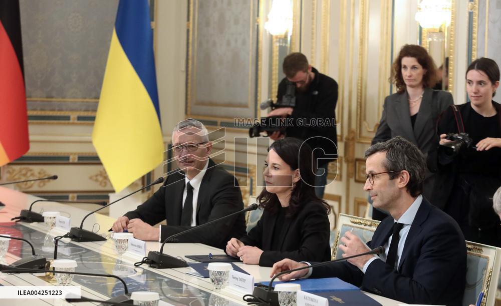 Volodymyr Zelenskyy meets with Annalena Baerbock in Kyiv