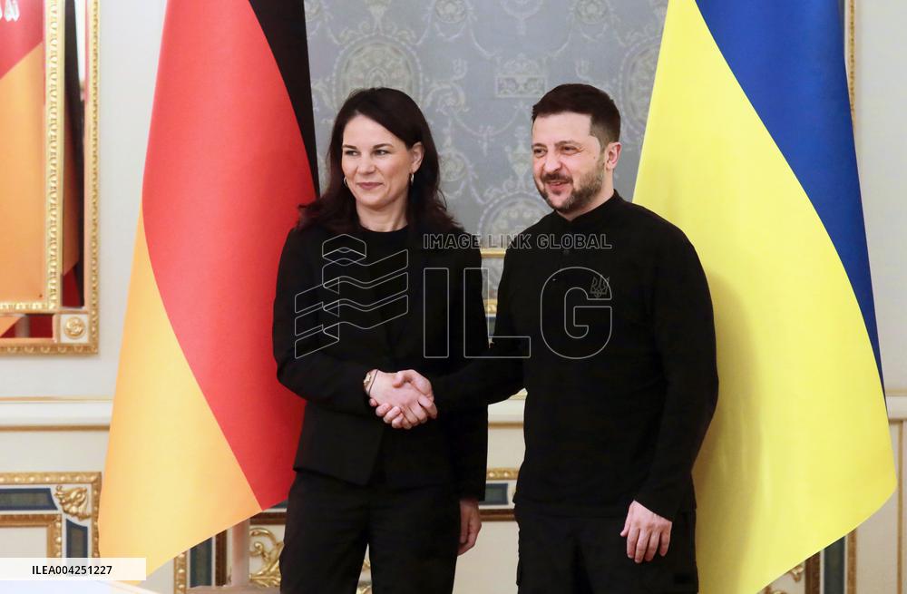 Volodymyr Zelenskyy meets with Annalena Baerbock in Kyiv