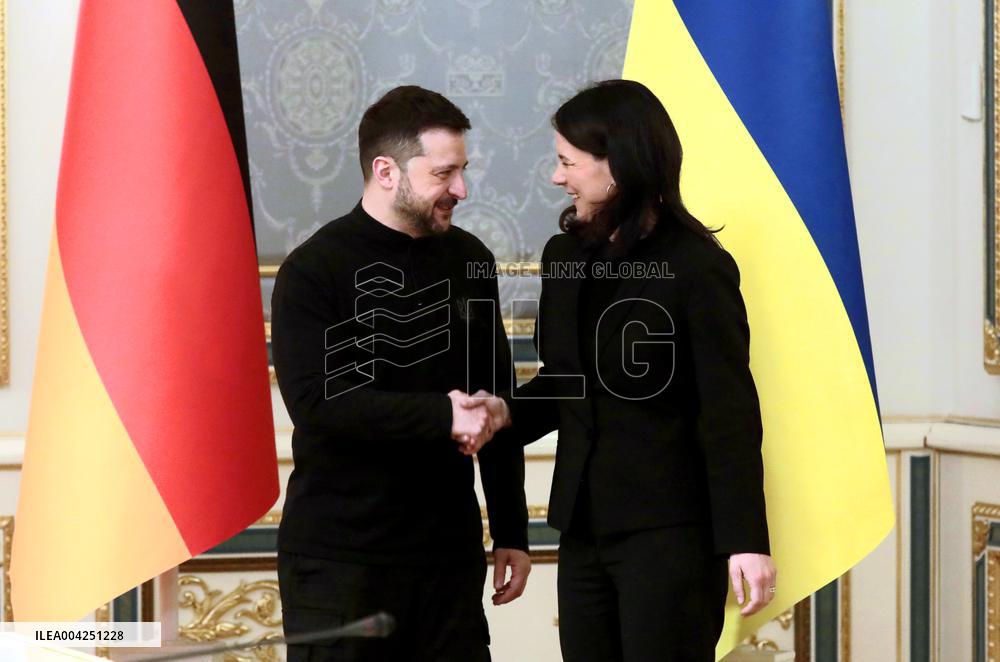 Volodymyr Zelenskyy meets with Annalena Baerbock in Kyiv