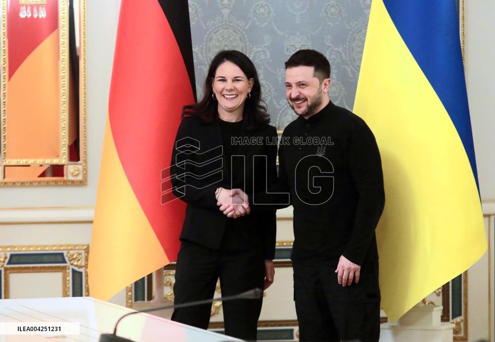 Volodymyr Zelenskyy meets with Annalena Baerbock in Kyiv