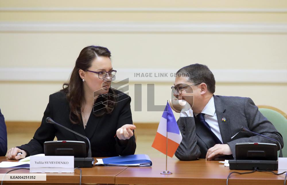 Agreements in healthcare signed between France and Ukraine as part of reconstruction program