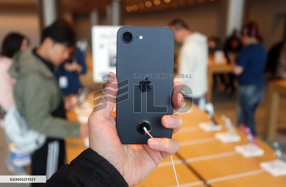 The Largest Apple Store in Asia