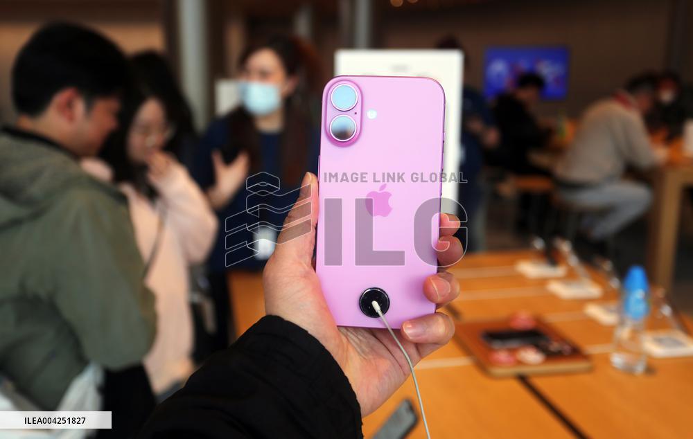 The Largest Apple Store in Asia