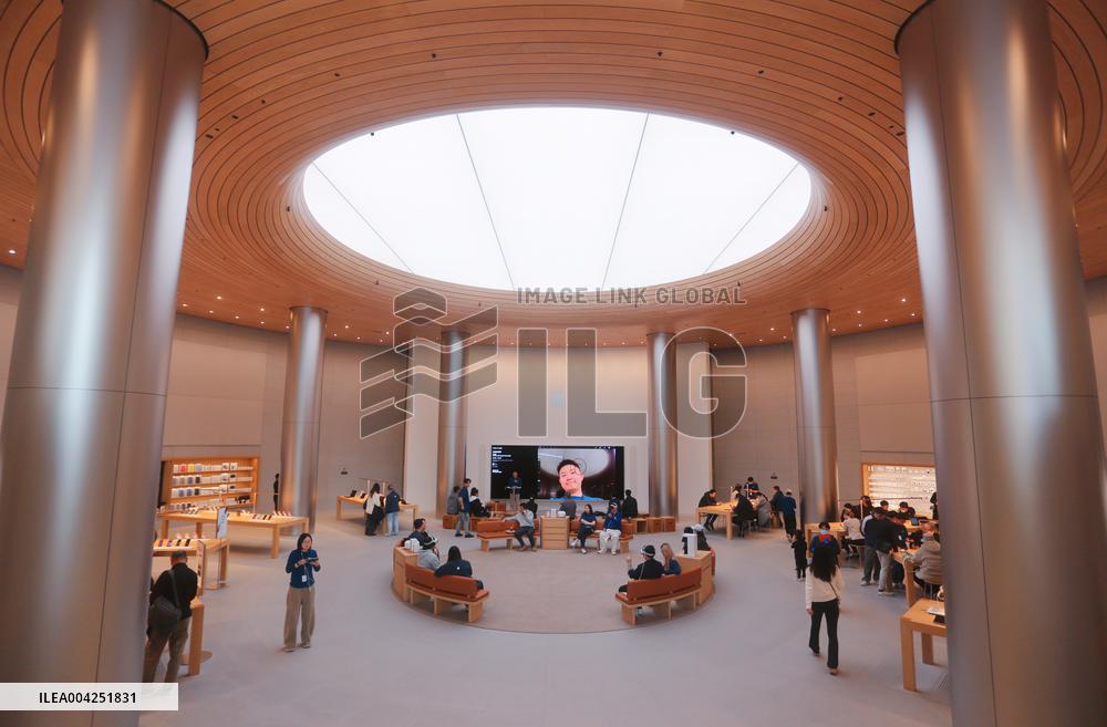 The Largest Apple Store in Asia