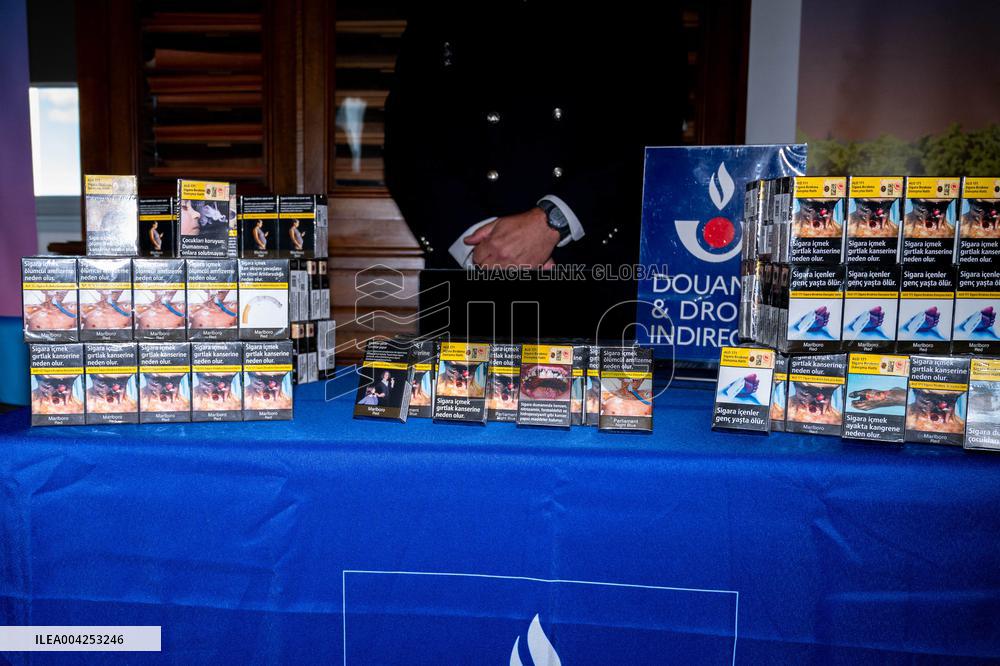 Illustration Douane at La-Seyne-sur-Mer