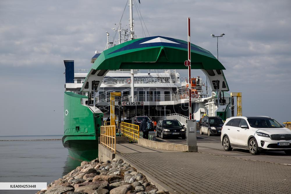 Passenger ferry Leiger