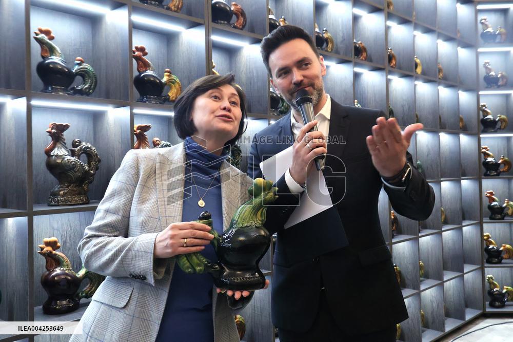 Exhibition of cockerels by Vasylkiv majolica plant