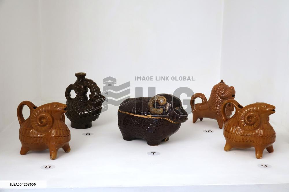 Exhibition of cockerels by Vasylkiv majolica plant