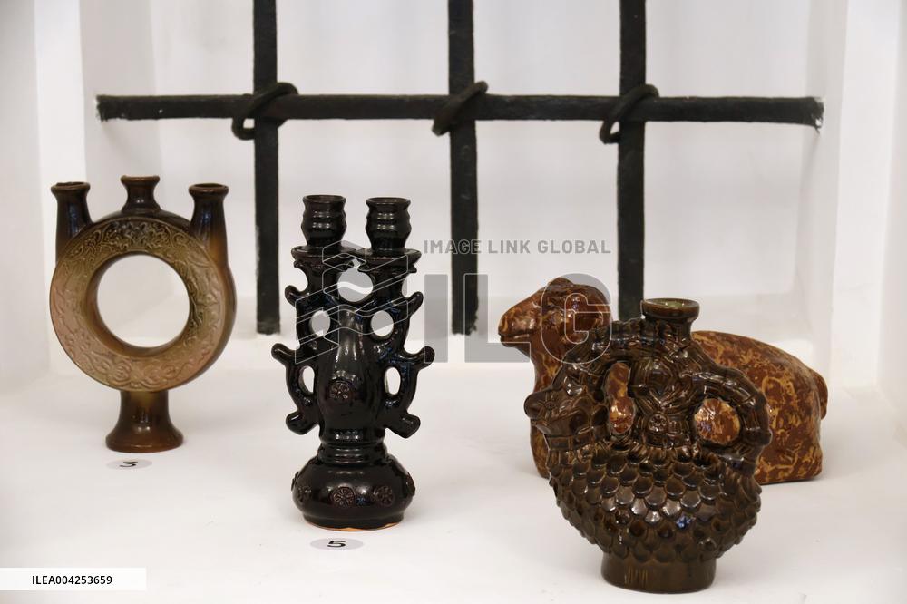 Exhibition of cockerels by Vasylkiv majolica plant