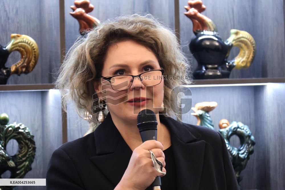 Exhibition of cockerels by Vasylkiv majolica plant