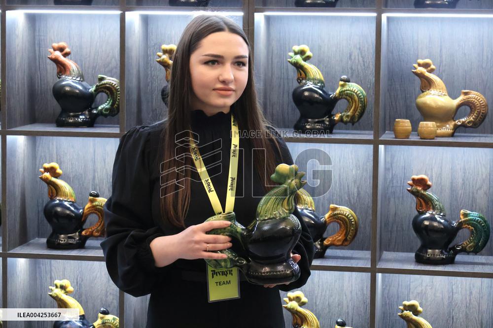 Exhibition of cockerels by Vasylkiv majolica plant