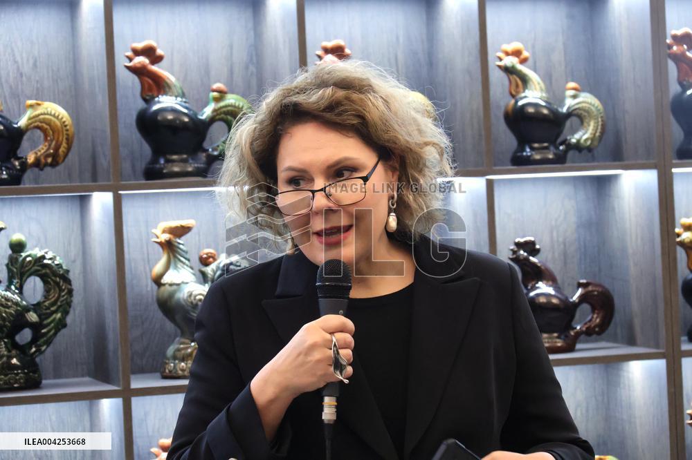 Exhibition of cockerels by Vasylkiv majolica plant