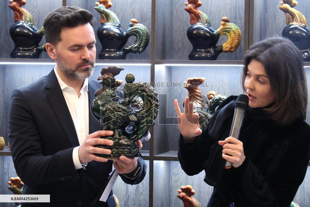 Exhibition of cockerels by Vasylkiv majolica plant