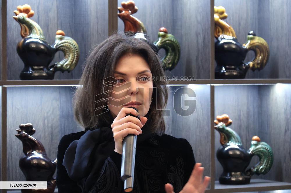 Exhibition of cockerels by Vasylkiv majolica plant