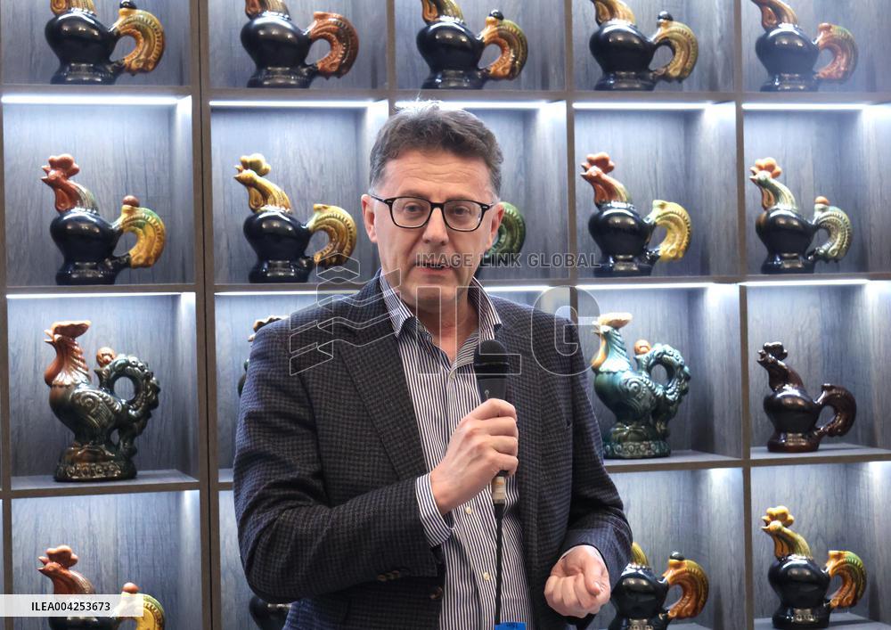 Exhibition of cockerels by Vasylkiv majolica plant