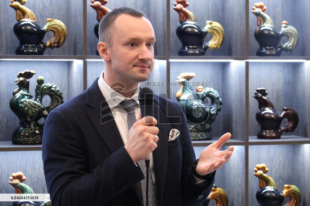 Exhibition of cockerels by Vasylkiv majolica plant