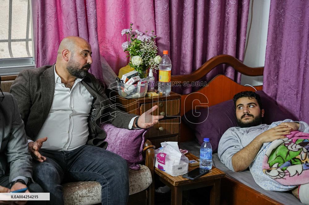Members of the Syrian Sect visit people affected recently violence in Latakia - Syria