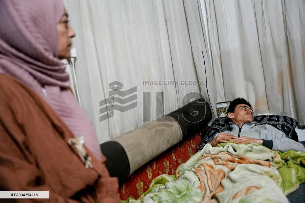 Members of the Syrian Sect visit people affected recently violence in Latakia - Syria