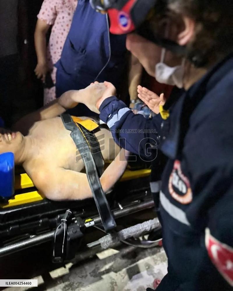 Man rescued in Nay Pyi Taw 5 days after quake - Myanmar