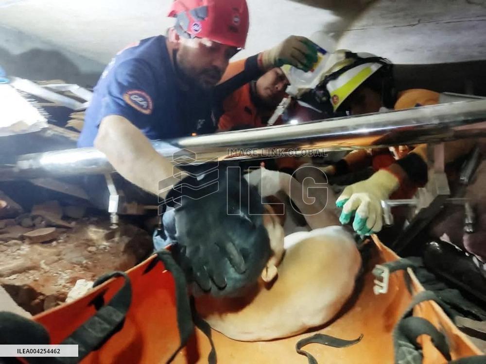 Man rescued in Nay Pyi Taw 5 days after quake - Myanmar