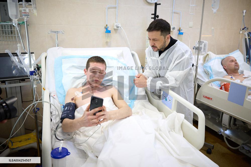 Zelensky Visits Wounded Warriors At The Mechnikov Hospital - Dnipro