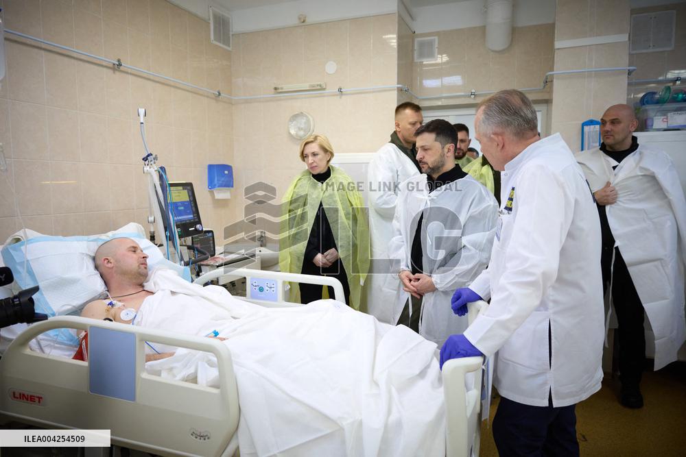 Zelensky Visits Wounded Warriors At The Mechnikov Hospital - Dnipro