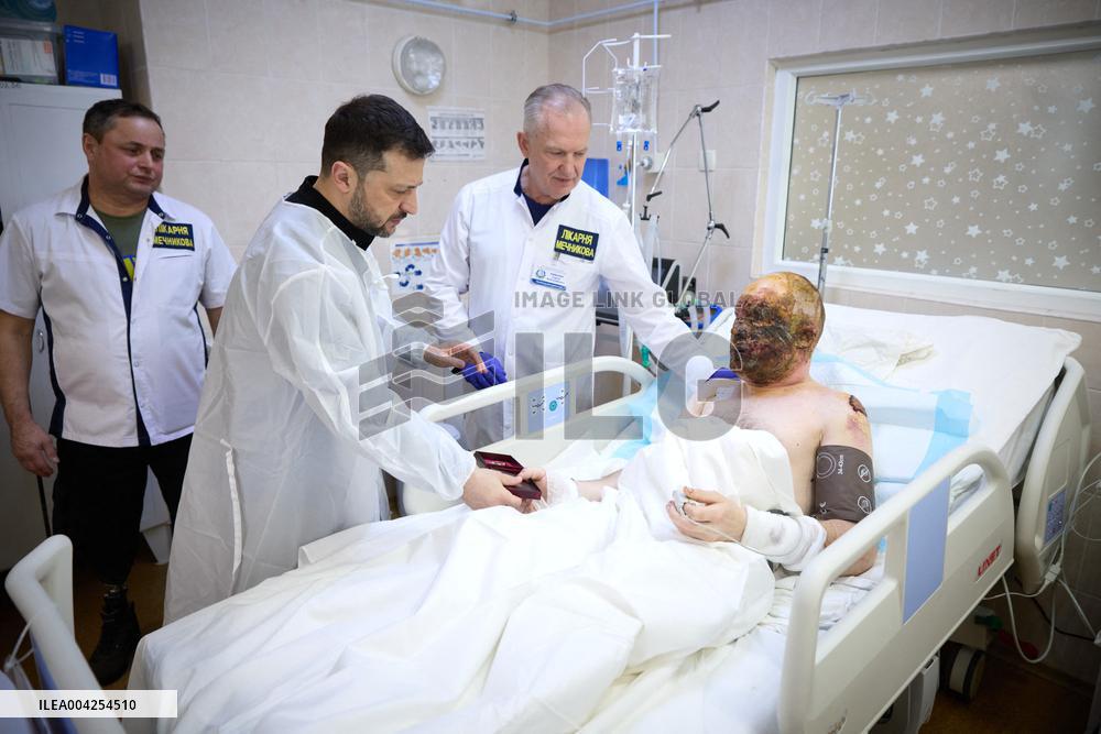 Zelensky Visits Wounded Warriors At The Mechnikov Hospital - Dnipro