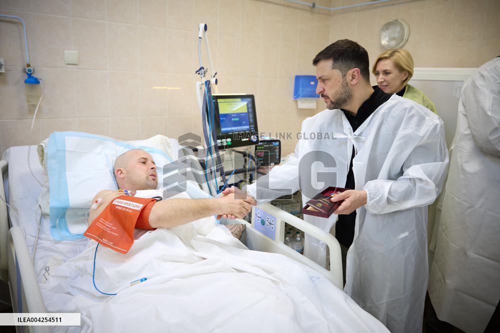 Zelensky Visits Wounded Warriors At The Mechnikov Hospital - Dnipro
