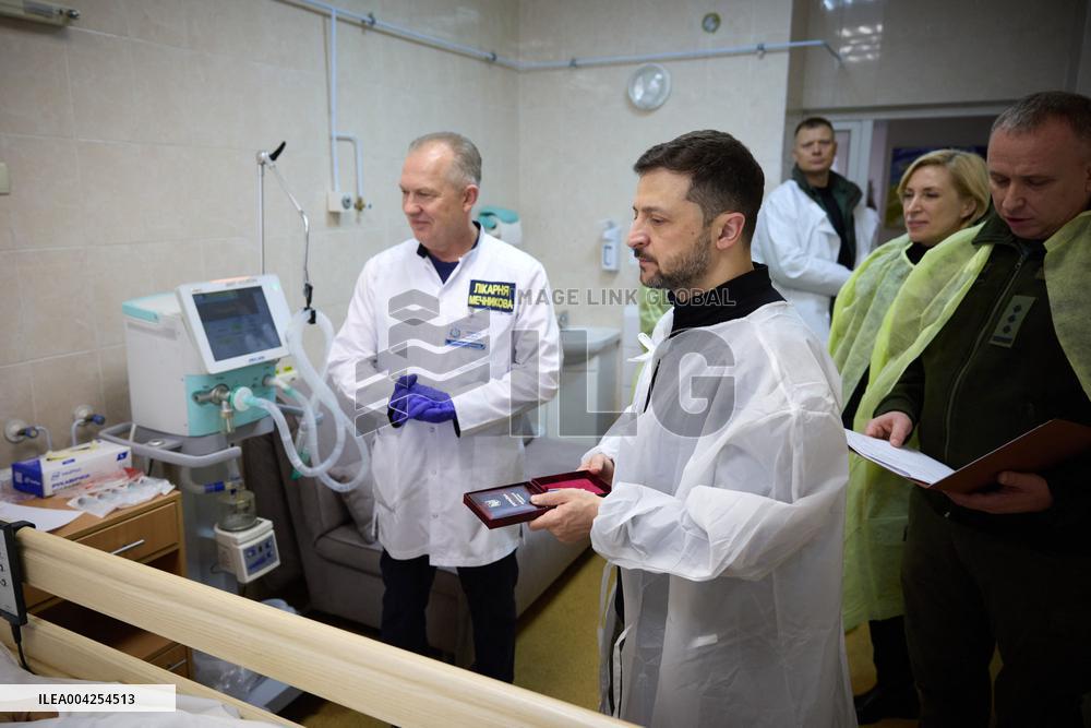 Zelensky Visits Wounded Warriors At The Mechnikov Hospital - Dnipro