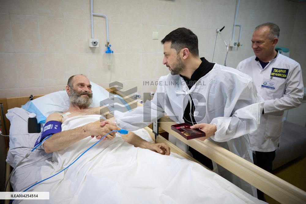 Zelensky Visits Wounded Warriors At The Mechnikov Hospital - Dnipro