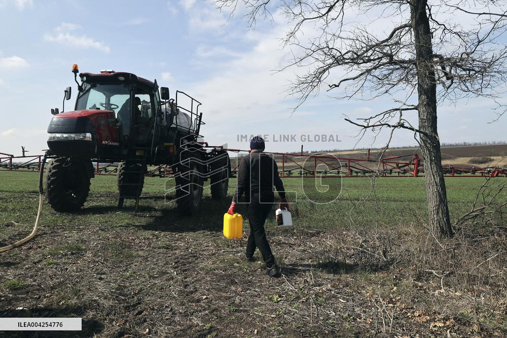 Farming in Kharkiv region despite Russian shelling