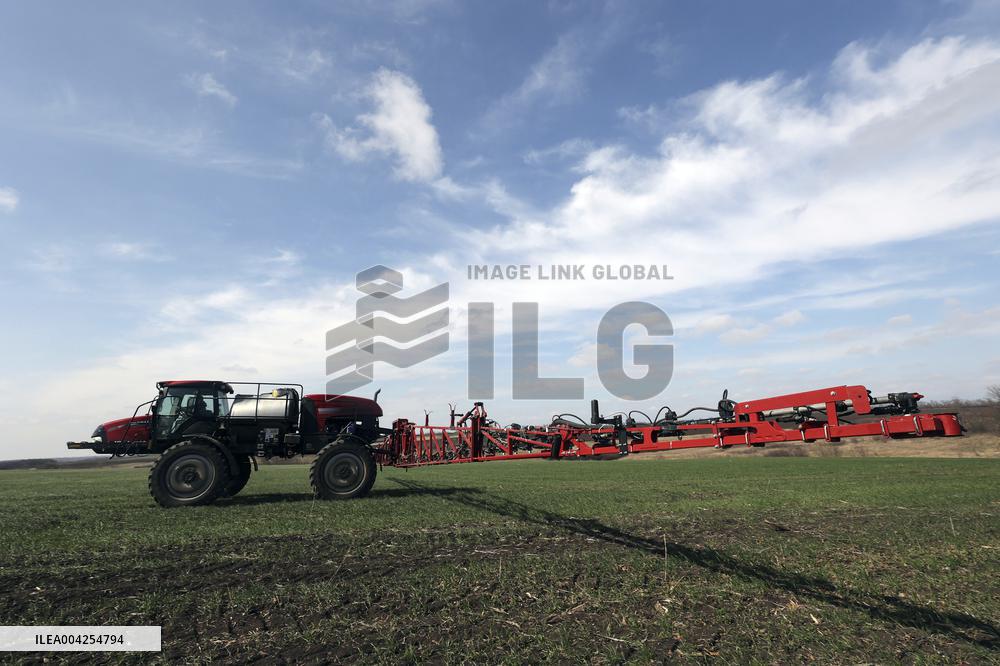 Farming in Kharkiv region despite Russian shelling