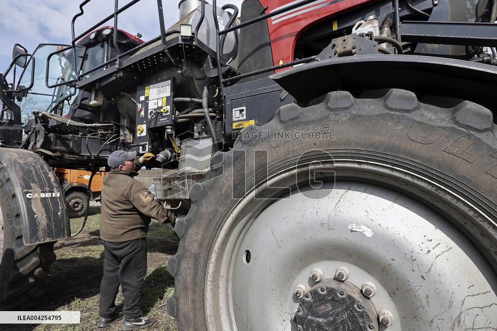 Farming in Kharkiv region despite Russian shelling