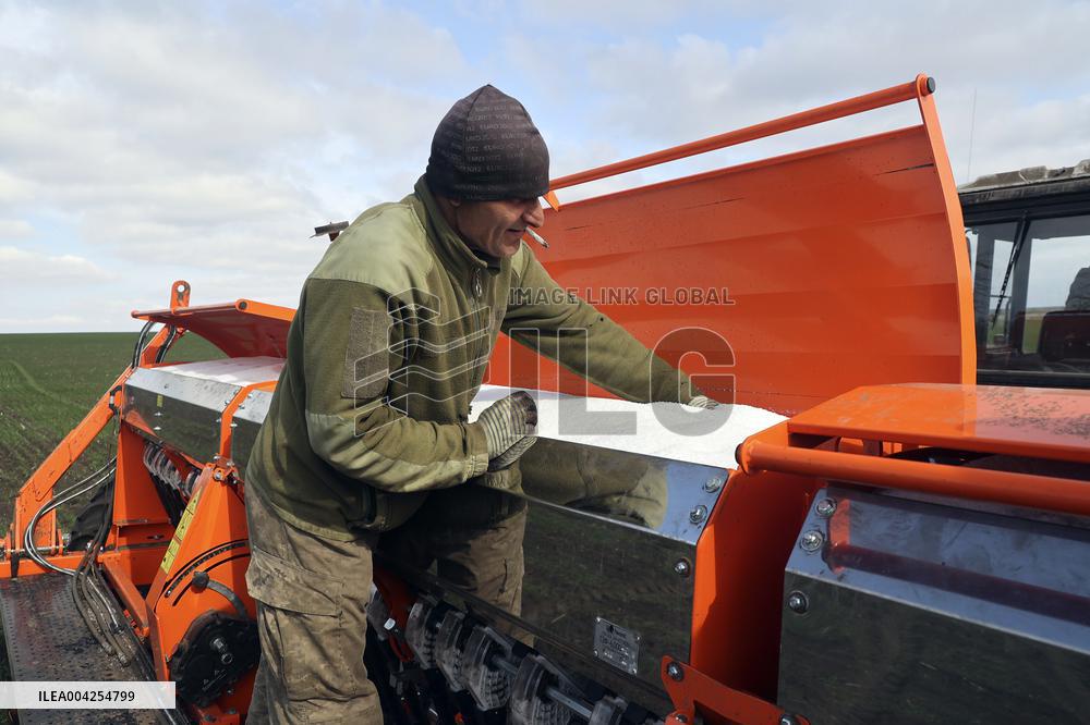 Farming in Kharkiv region despite Russian shelling