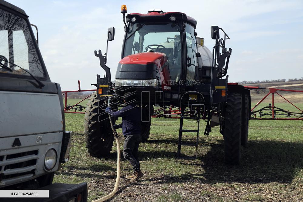 Farming in Kharkiv region despite Russian shelling