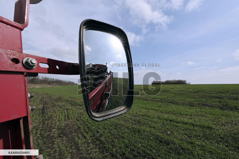 Farming in Kharkiv region despite Russian shelling