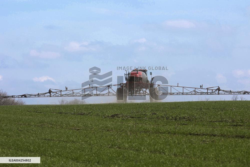 Farming in Kharkiv region despite Russian shelling