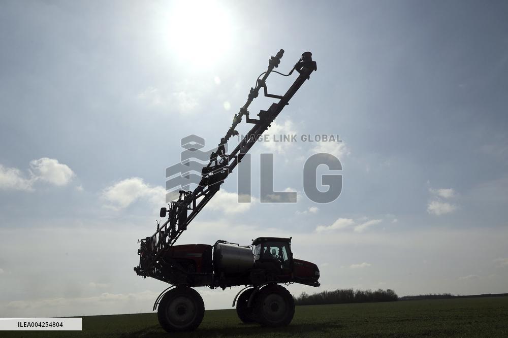 Farming in Kharkiv region despite Russian shelling