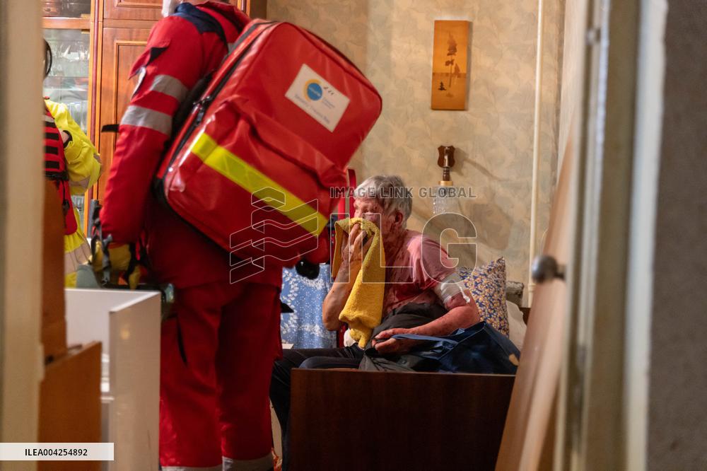 Russian UAV Molniya hits the eighth floor of a high-rise building - Kharkiv