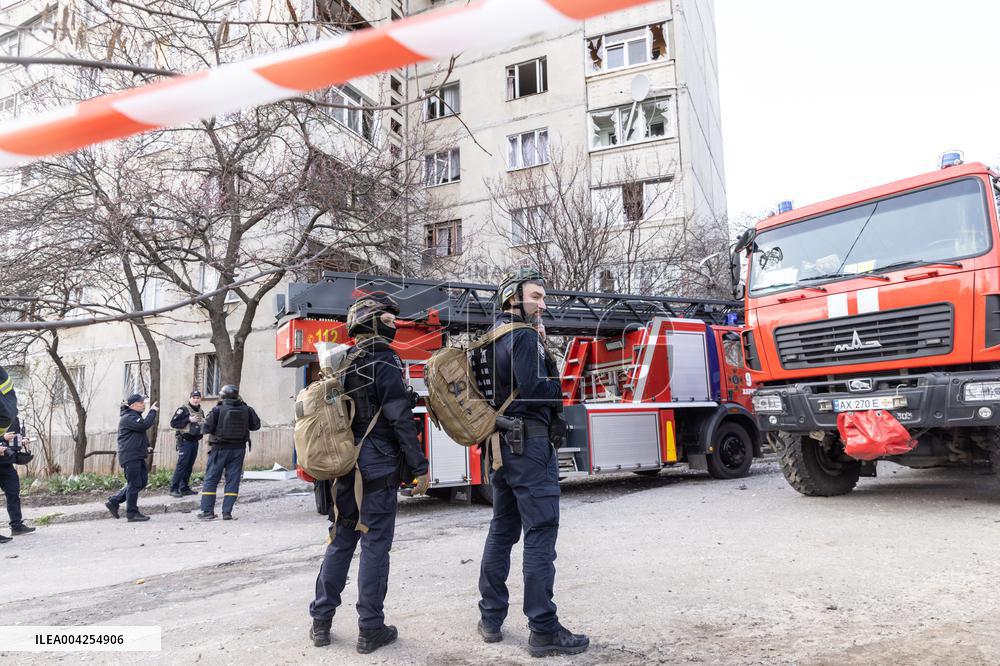 Russian UAV Molniya hits the eighth floor of a high-rise building - Kharkiv
