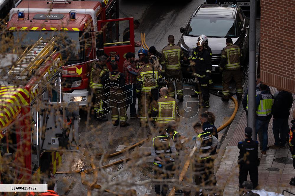 Two firefighters die and five others injured in the subway garage fire - Madrid