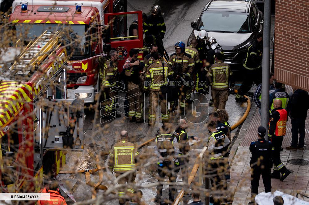 Two firefighters die and five others injured in the subway garage fire - Madrid