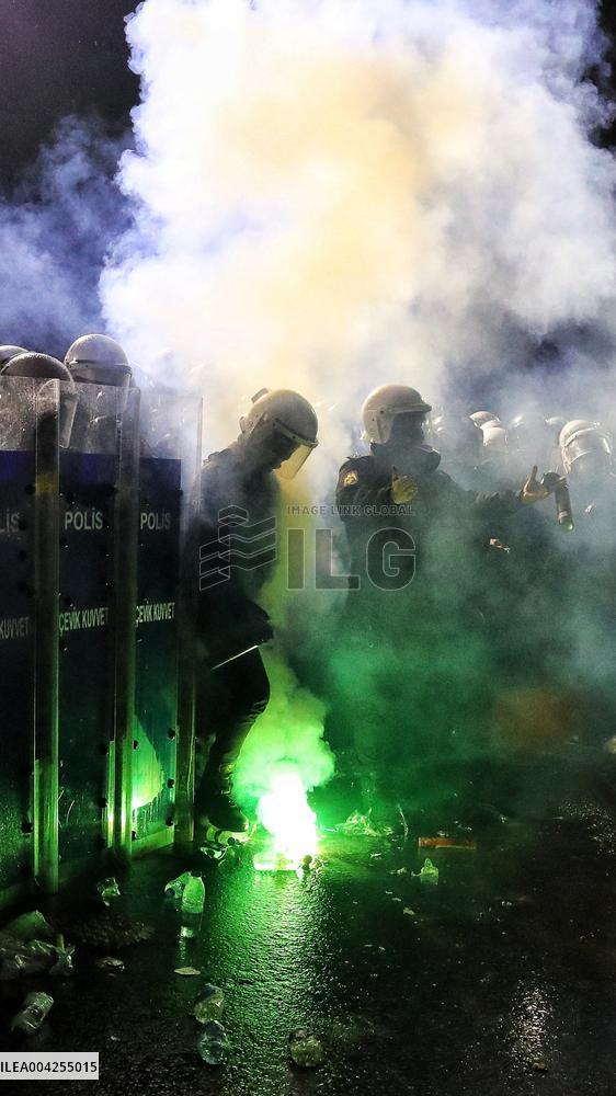 Protest in Istanbul over jailing of Erdogan's main rival