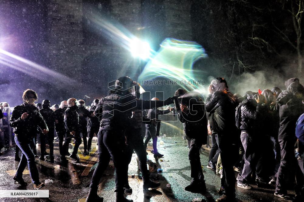 Protest in Istanbul over jailing of Erdogan's main rival