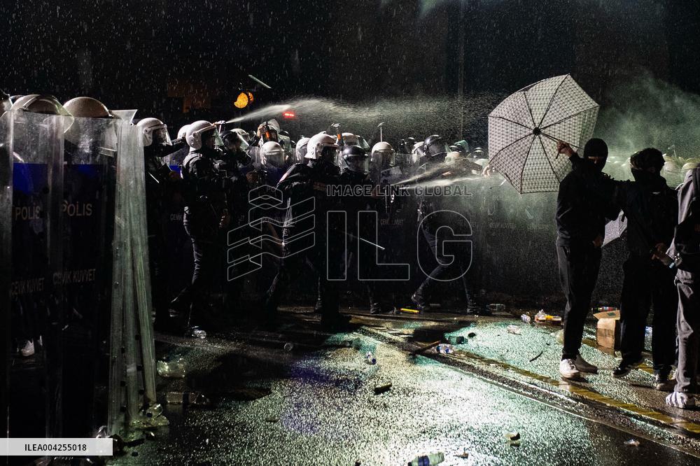 Protest in Istanbul over jailing of Erdogan's main rival