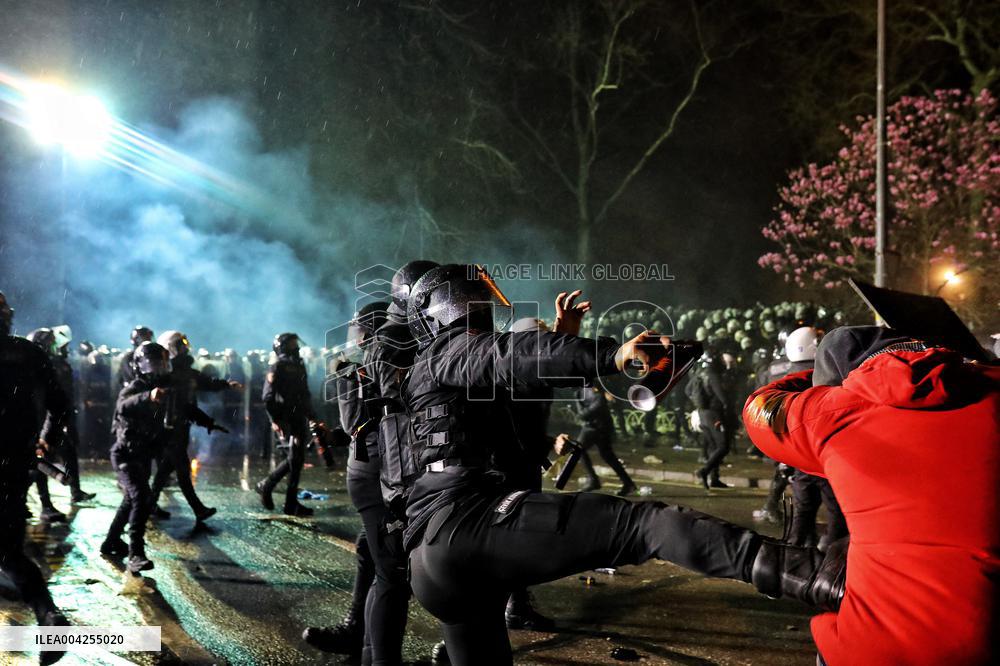 Protest in Istanbul over jailing of Erdogan's main rival