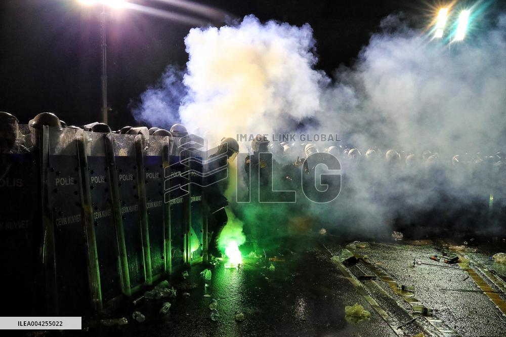 Protest in Istanbul over jailing of Erdogan's main rival