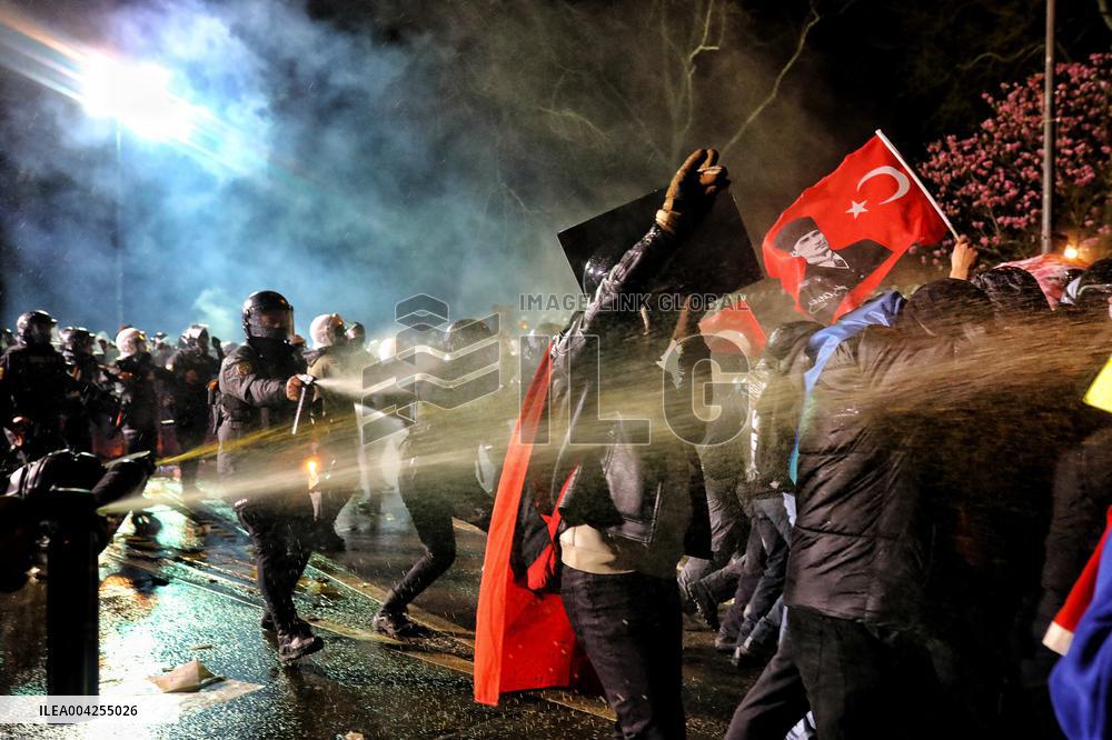 Protest in Istanbul over jailing of Erdogan's main rival