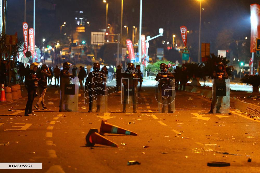 Protest in Istanbul over jailing of Erdogan's main rival